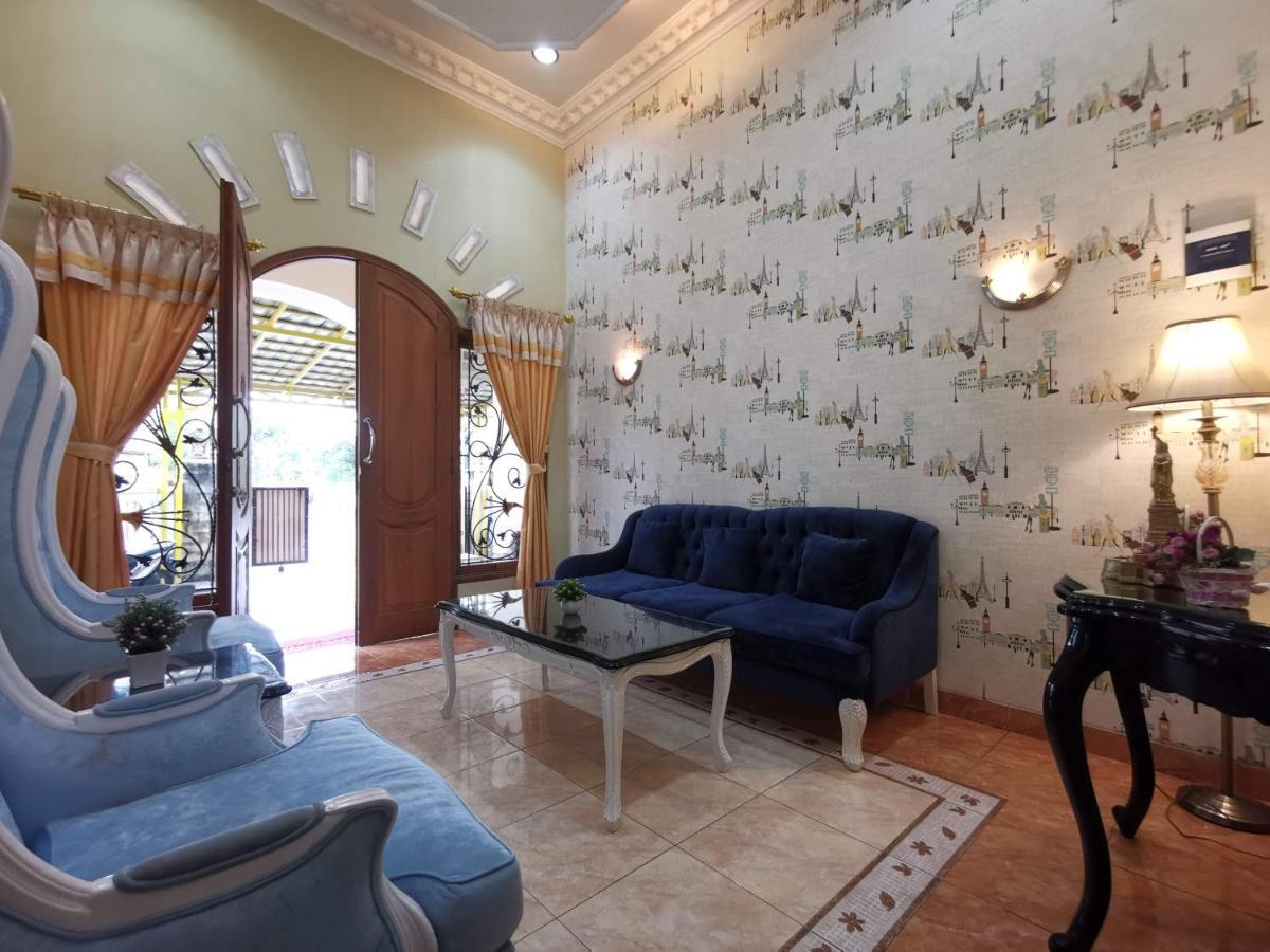Nariska Suite Homestay Yogyakarta Exterior photo
